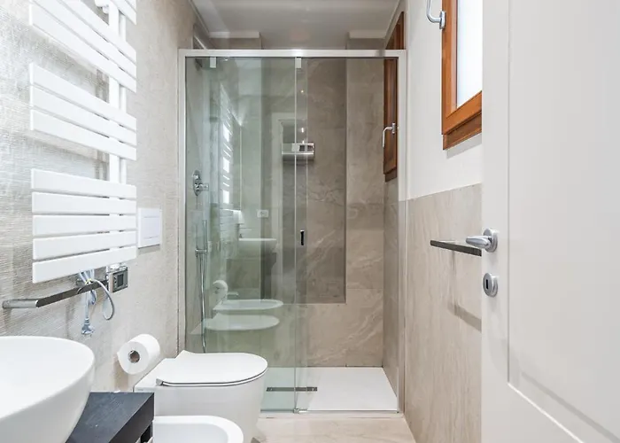 Astoria Prestige بولونيا