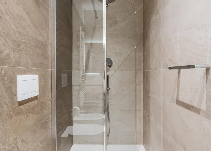 Astoria Prestige * بولونيا